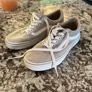 Vans ward lo sneaker women’s size 8 in taupe
